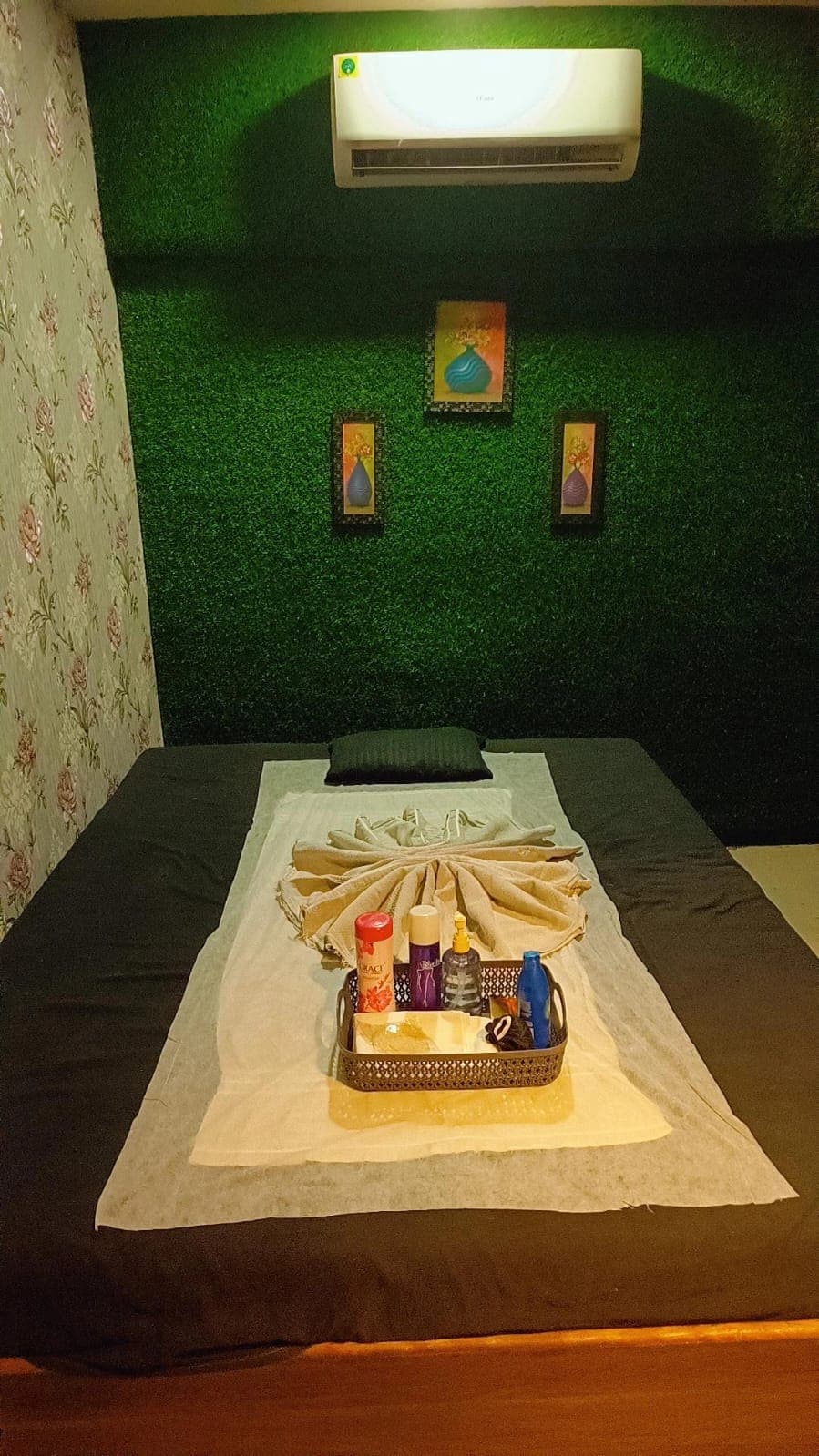 Premium massage room at spa in Goregaon
